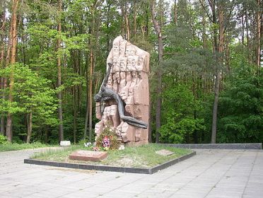 Мемориал на месте лагеря Богуния (Житомир). 2014 г. Скульптор Й. Табачни