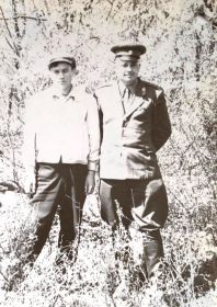 Сын Василий Сидорович в военной форме (умер в 1967 г.) с сыном.