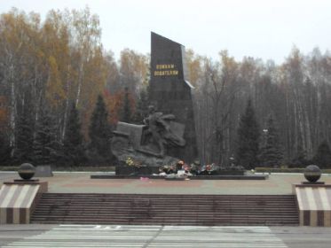 Монумент “Военным водителям” на объездной дороге г.Брянска