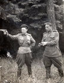 Капитан -Гришунин Николай Александрович и лейтенант Лукин Константин Иванович в городе Зондерсхаузен в д.Берка на стрельбах 25.09.1945.