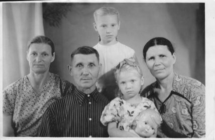 С семьёй и сестрой Клавдией 1960-е
