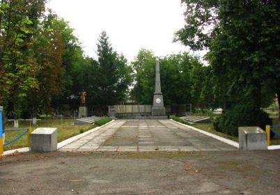 Братская могила воинов, погибших в боях за село с. Березняки, Смелянский район, Черкасская область, Украина
