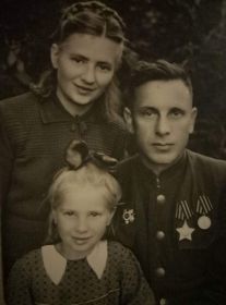 С женой Ксенией Александровной и дочкой Верой