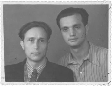 Справа - Скачков Александр Михайлович, слева - его дядя Скачков Василий Никитович (мой дед). Харьков, начало 1950х.