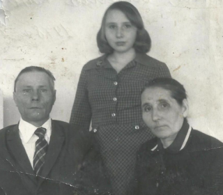 Семья Михаил Павловича: жена Мария Яковлевна и дочь Людмила.