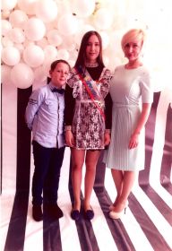 Маркеловы-Олеся жена С. Ф. с детьми Максимом 26 01 2006 и Евгенией 18 08 1998