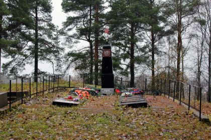 Место захоронения п. г. т. Лесогорский (бывший Яаски), ул. Летчиков, воинское захоронение 39.