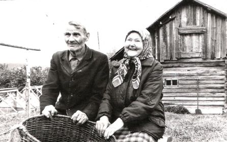 Дедушка Ваня с бабушкой Клавой. Фото пришли делать местные корреспонденты
