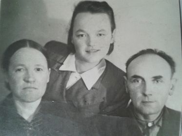 Бабушка, дедушка и тетя Шура 1946 год