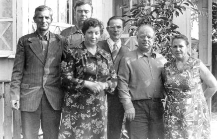 Алексей Еремеевич (слева) и родные