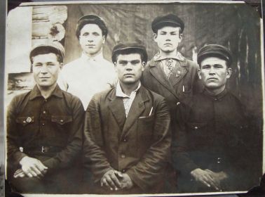 фото 1948 года, Степан Антонович крайний слева