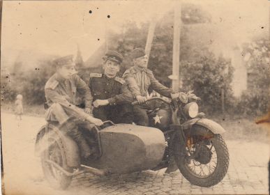 За рулём мотоцикла Тягунов Семён Федотович (Польша)