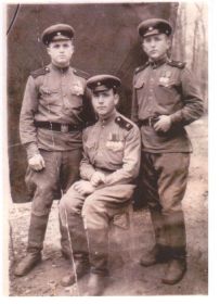 Брюханов Иннокентий Корнилович в центре.Фото предоставлено музеем п.Ванавара.