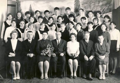 Школьная фотография из нашего семейного архива, Василий Иванович в первом ряду второй справа