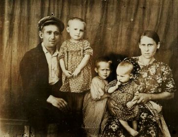 Чеботарев Фома Николаевич с семьей