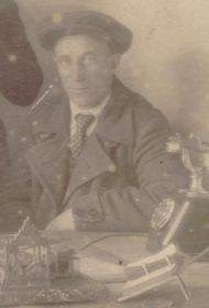 Бадаев Константин Павлович (увеличено с общей фото на работе) 1936 г.