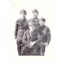 Чимитов Дашинима с курсантами-однополчанами, 1940 г