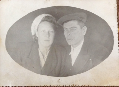 Петр Гец с женой после войны. Фото из архива Николая Геца
