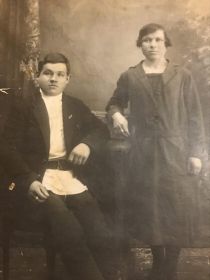 Тропкин ПА с первой женой Яхонтовой Анной Ивановной 05.12.1928г