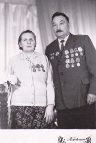 Михаил Васильевич и Елена Васильевна Отдельновы