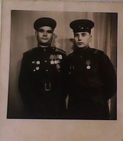 гвардия старшина Пономарёв Василий Сергеевич с товарищем