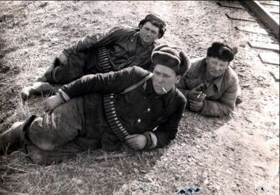 Мой дед Иван Тюльпанов с моим дядей Анатолием на охоте