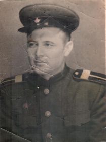 1944, старшина, командир орудийного расчёта 122-мм гаубицы
