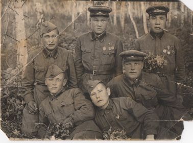 16 июля 1941 год  Мякишев А.С. с сослуживцами