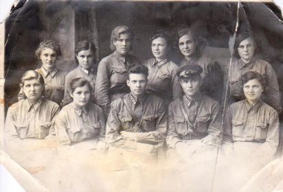 Чуканова Л. Н. (сидит в первом ряду первая слева)