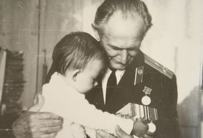 С любимым дедушкой. г. Самара. 1991 г.