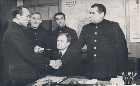 1940  вручение знака Отличник Наркомречфлота СССР
