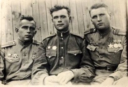 Слева, поменьше - Куликов Борис Алексеевич, а справа - Родин Павел Васильевич с орденом Славы 3 ст.