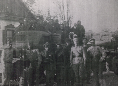 На фото: И.Ф. Удовиченко, второй внизу слева. Фото сделано в Донбассе, где он работал на восстановлении шахт.
