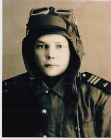 Мухин Сергей Васильевич. 18 лет. Танкист. Фото примерно 1944 г.