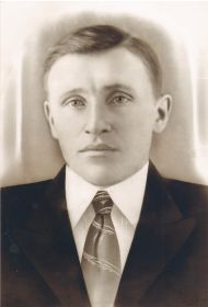 Ивченков Гавриил Гаврилович - 1912 года рождения, призван на фронт 22 июня 1941 года, сержант ОИАБ, погиб 17.04.1945 в Кёнигсберге
