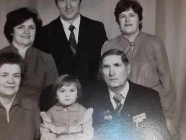 Фото с семьёй 1985г. г.Гродно.