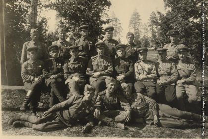фото из Яндекса,мой дед (слева внизу).Отдельный Гвардейский минометный дивизион.  8ая самоходная артиллерийская бригада.