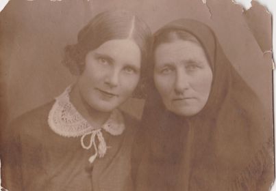 Мама Александра Николаевна Пигузова(Коузова) с дочерью Анной