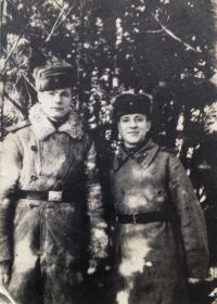 Малышев Виктор Петрович(слева) ,с фронтовым товарищем :