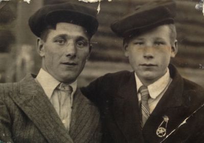 Два родных брата Василий(слева) и Анатолий Малышевы