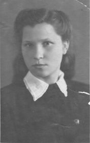 Младшая сестра Галя.