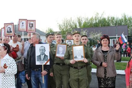 8 мая 2015 г. В колонне Бессмертного полка Коротояка  фотография Волкова Л.А.