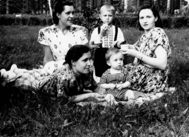 Сестры Ирина и Елена.  Просто лето.! Просто счастье! Мирное небо над головой!