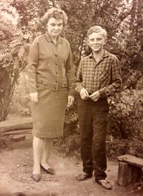 С сыном Владимиром Ивановичем Седовым