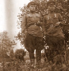 С другом - Коваленок Феодосий Петрович, майор, 1906г.р., Белорусская ССР. фото 30.12.1945г. Германия.