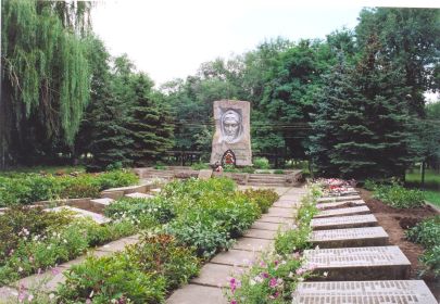 Мемориал в хуторе Ряженном Матвеево-Курганского района, Ростовской области