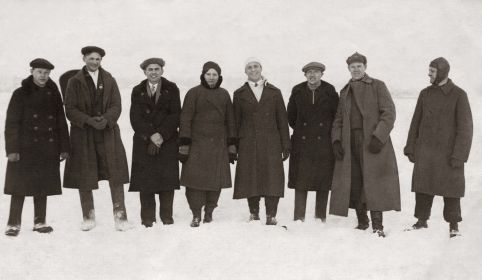 Дедушка с товарищами
