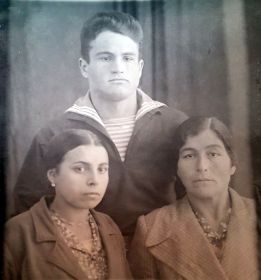 На фото, брата жена - Терзиян(Симонян) Нварт Симуновна и мать Наон(Урзумян) Екатерина Арутюновна