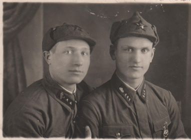 Слева Романов Анатолий Леонидович - фото примерно 1936-37 г.г.