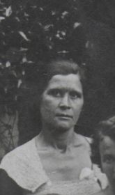 Мама Евгения Ивановна 1936 год Ялта. Умерла от голода и туберкулеза в 1942г.  Ей было 46лет